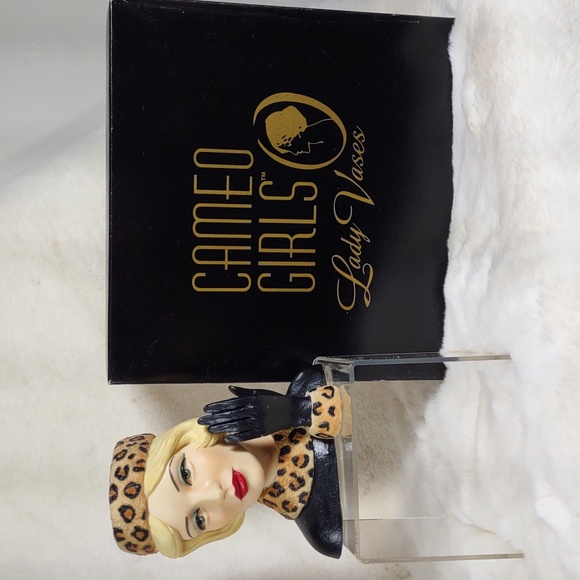 Cameo Girls Lady Vase "Angeline" - Picture 7 of 8